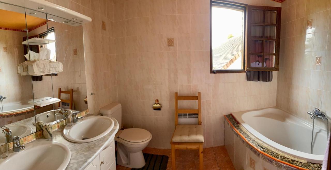 לינה וארוחת בוקר Saint-Étienne-la-Thillaye Manoir Melphil מראה חיצוני תמונה